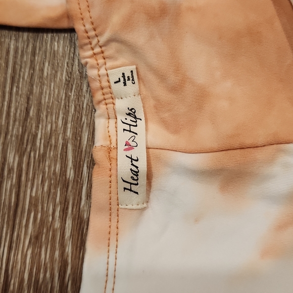 Heart & Hips Baked Peach Tie-Dye Leggings - Picture 4 of 6